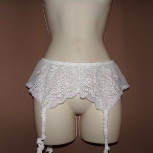 Beautiful Natori White Garter Belt Size M